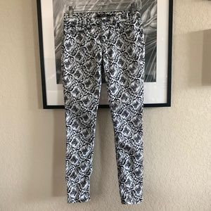 Iris Jeans in  Modern Vintage Black Floral Size 3  ( 26" waist)